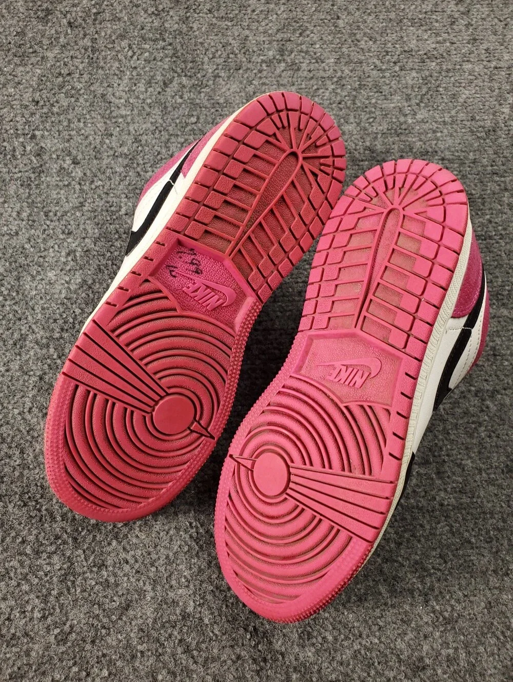Air Jordan 1 Low SE GS Black Active Fuchsia Kids Girls 5.5 Youth CT1564-005 Pink